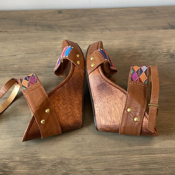 Cynthia Vincent, wedge ankle strap leather platform rainbow sandal, size 7.5 - Picture 7 of 10